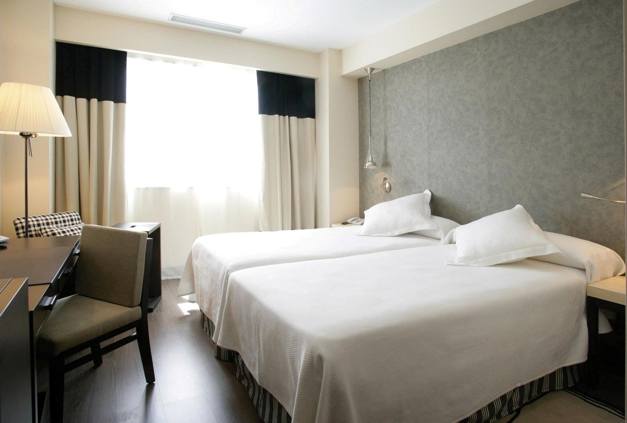 Nh Alcorcon Hotel Exterior photo